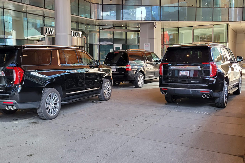 Executive GMC Yukon XL fleet for professional Edmonton airport car service